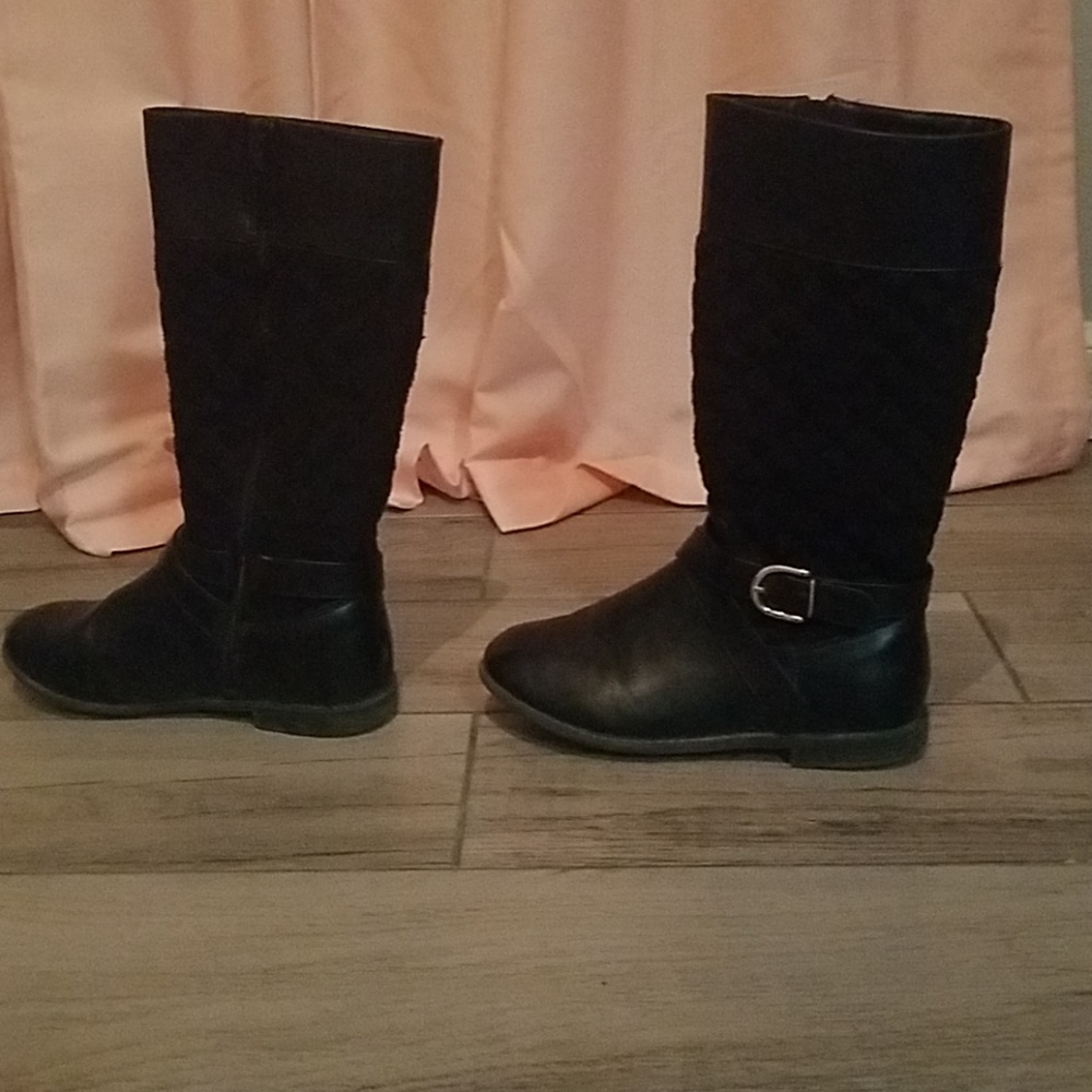 I am selling a pair of boots.